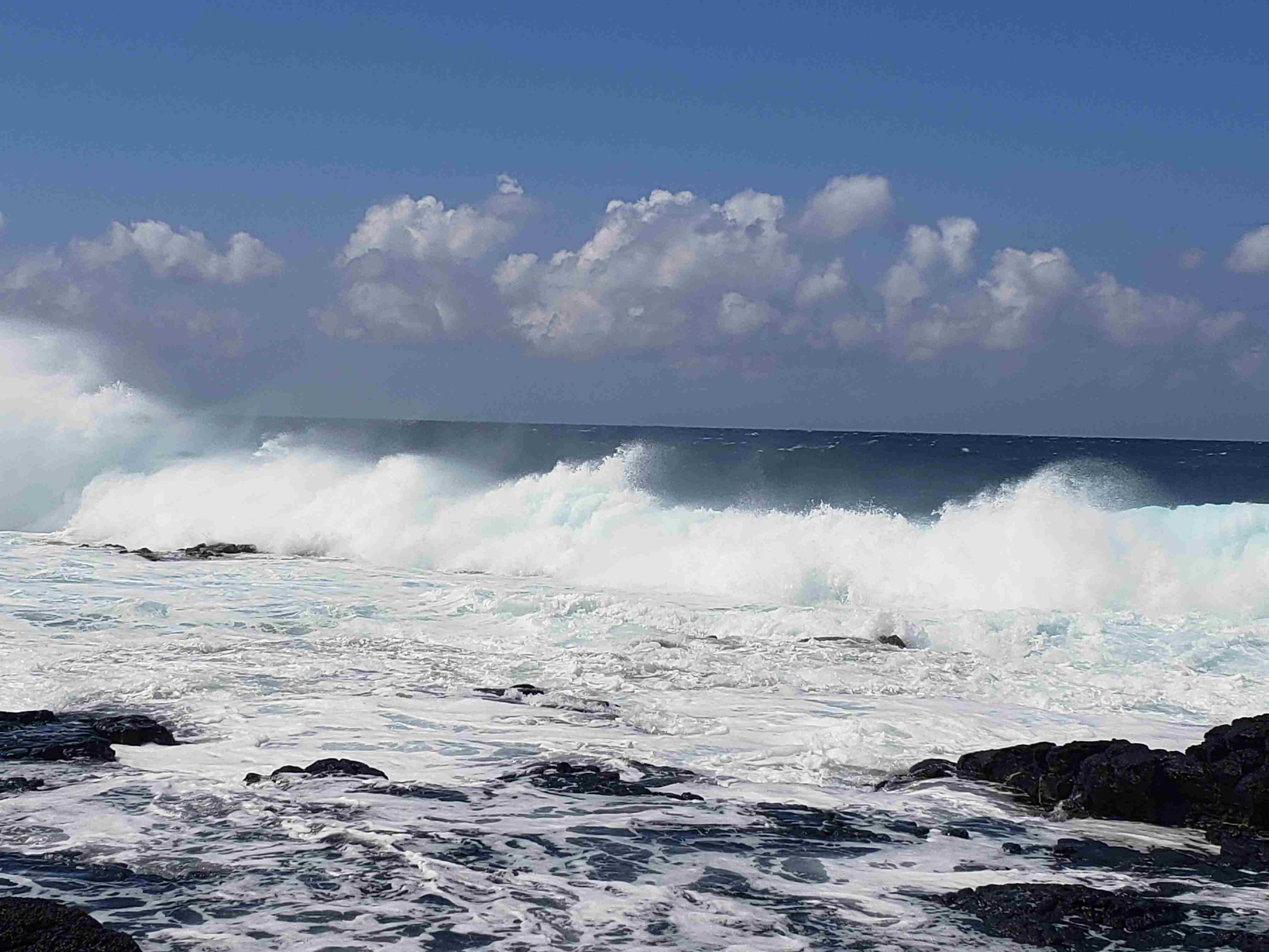 2018-05-20 Waves at KaLae.jpg